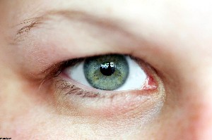 Women's eye closeup (Photos8.com)