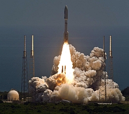 Atlas V rocket launches NASA's Juno planetary probe (Scott Andrews/NASA)