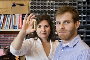 Daniela Rus, holding smart pebble cubes, and Kyle Gilpin (M.Scott Brauer, MIT)
