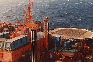Oil rig in the North Sea (Crawfish Head/Flickr)