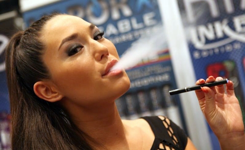 E-cigarette smoker